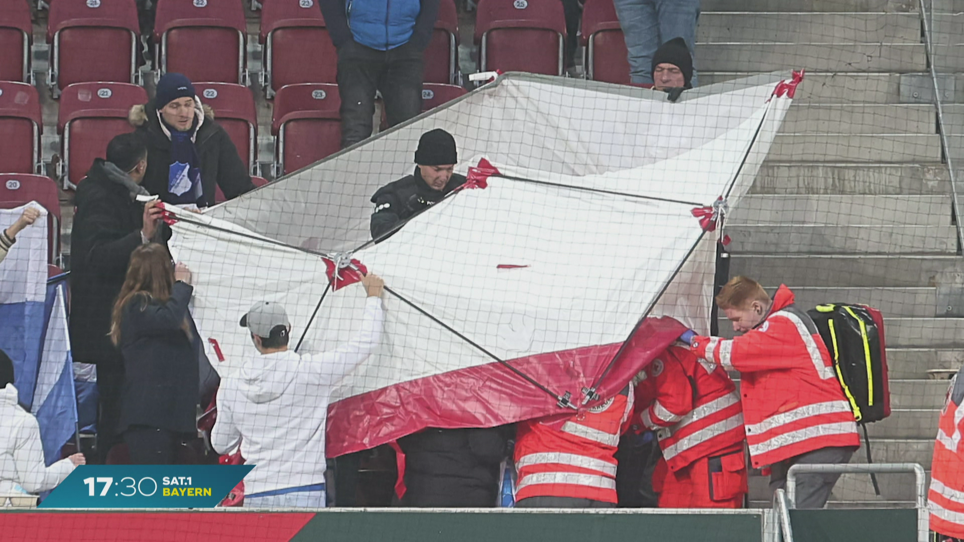 Böllerwurf im Augsburger Stadion: Hauptangeklagter räumt Tat ein