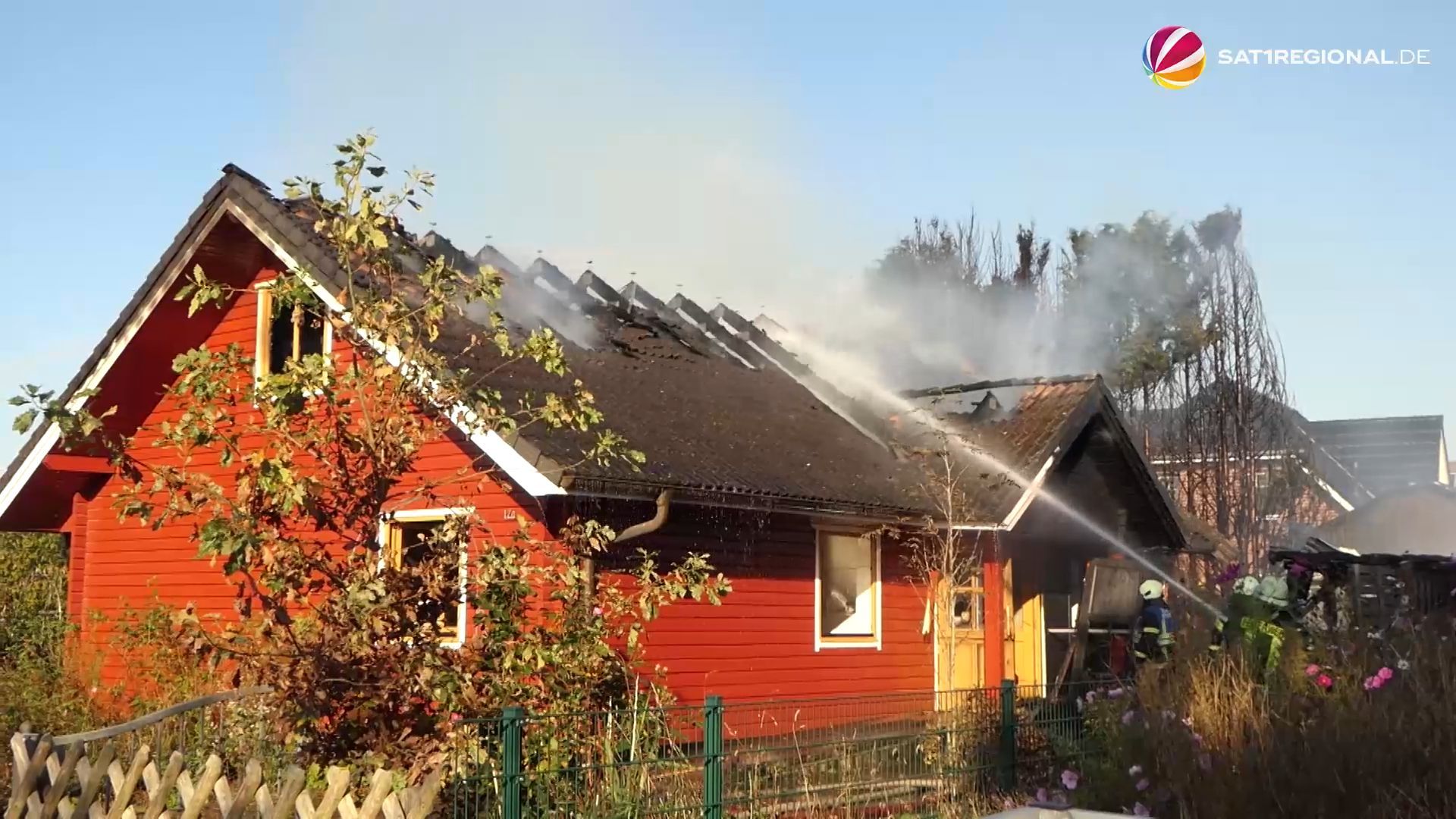 Feuer zerstört Holzhaus bei Neumünster