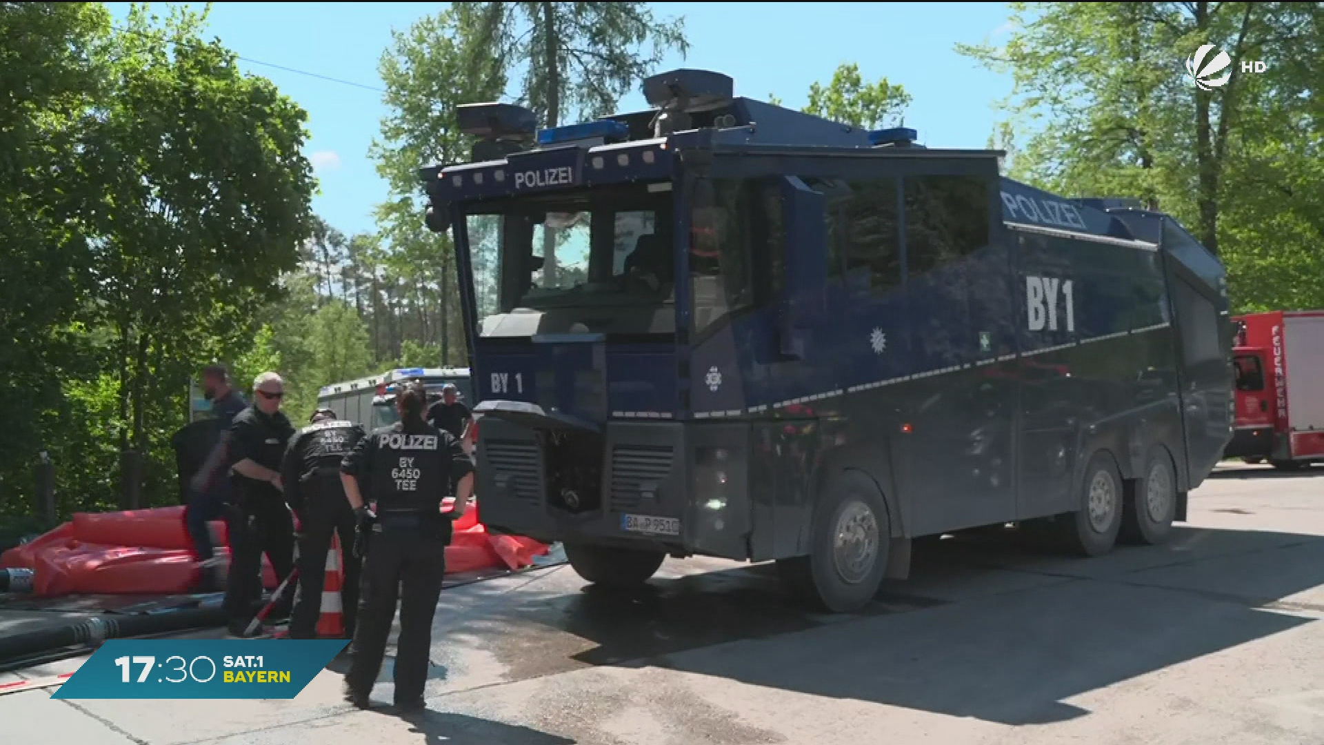 Video: Waldbrand bei Erlangen: Munitionsbelastet - Löschen erschwert