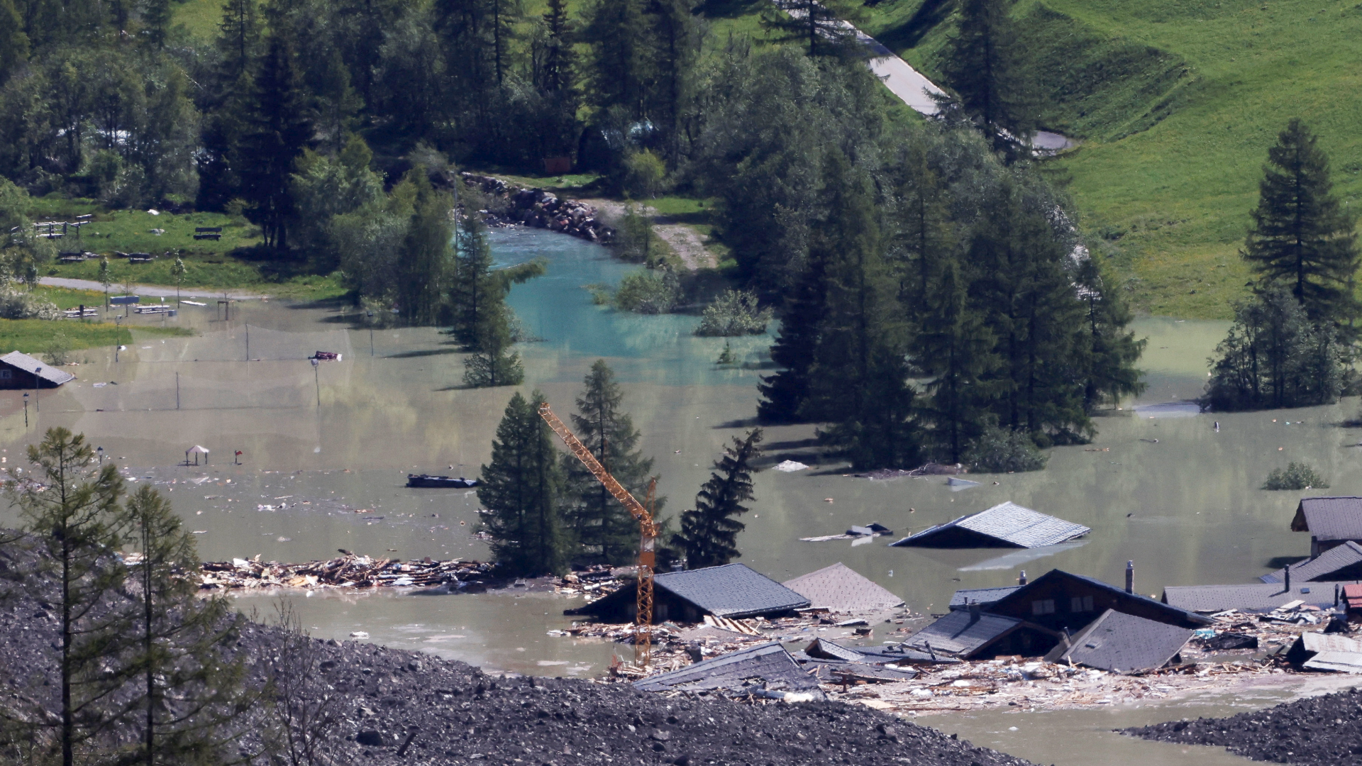 Video: Gletscherabbruch verschüttet Schweizer Dorf