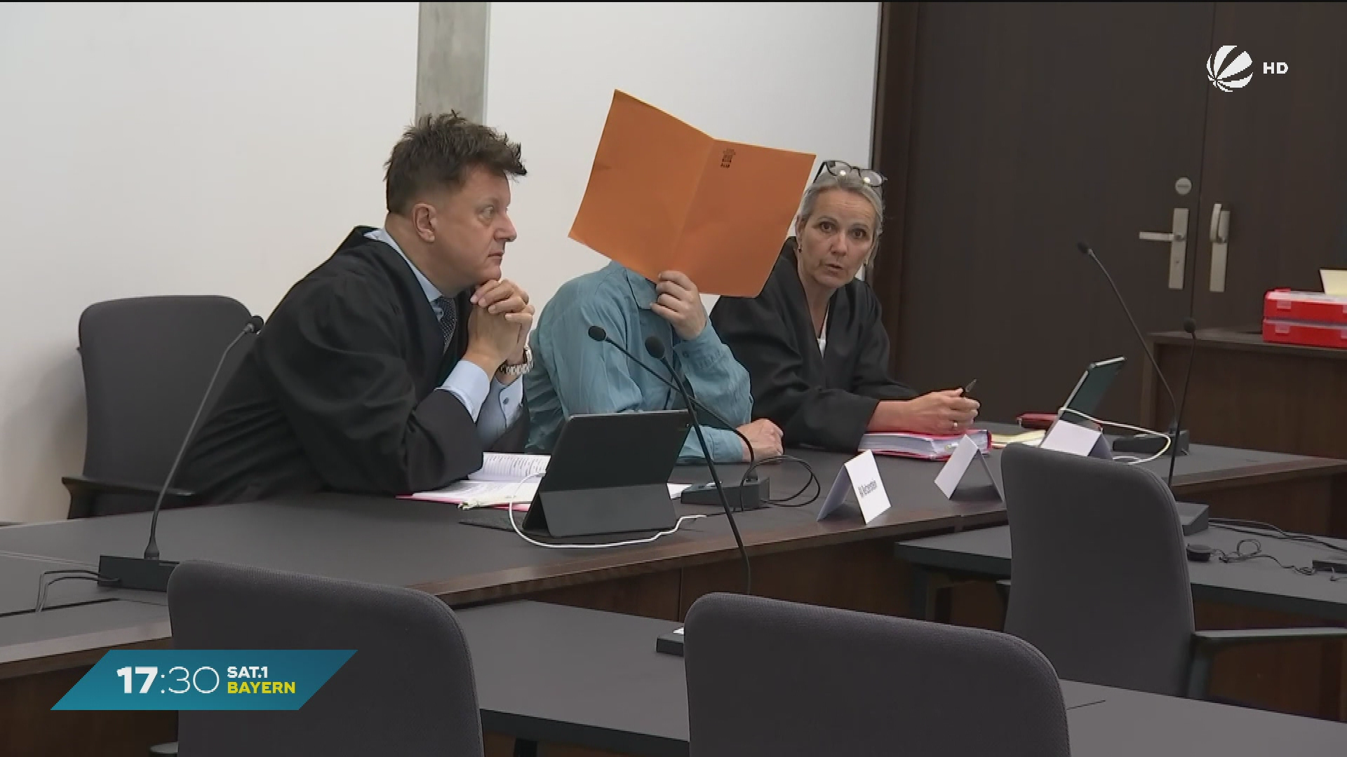 Video: Ex-Frau mit Nachthemd erdrosselt: Mann in Nürnberg vor Gericht