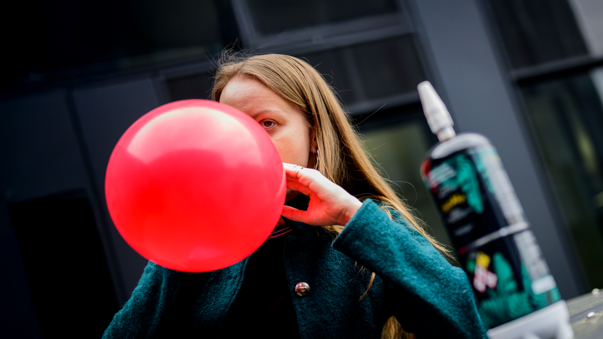Video: Lachgas wird für Minderjährige verboten