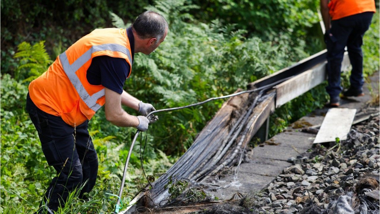 Offenbar Sabotage: Bahnstrecke in NRW lahmgelegt