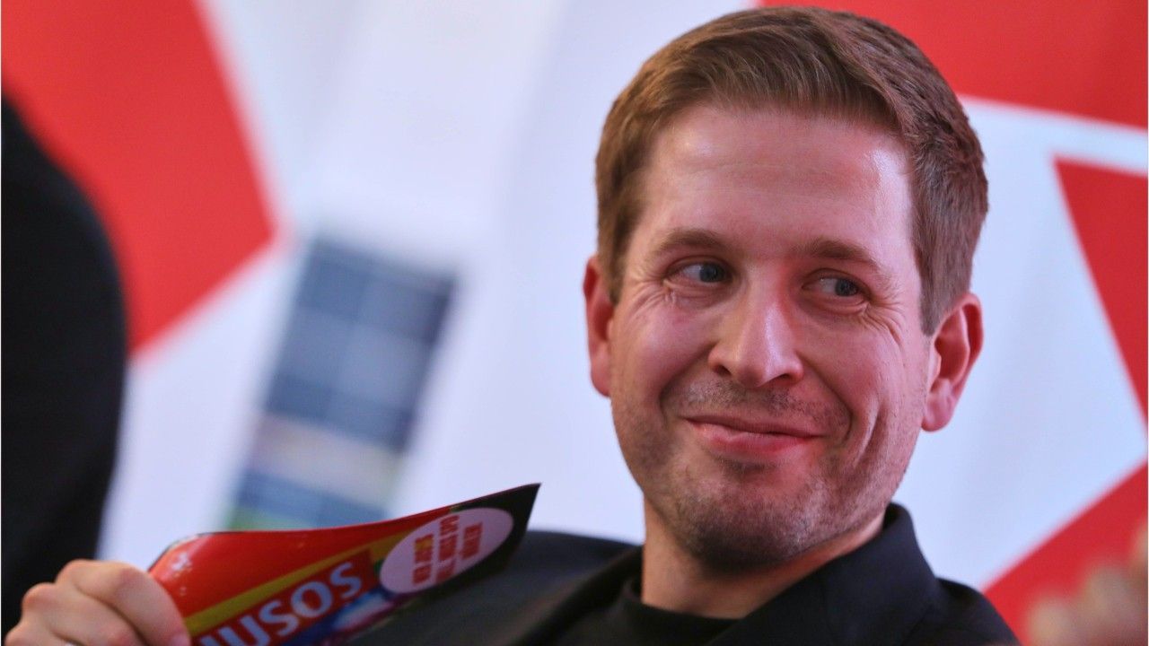 Kevin Kühnert wandert 1.000 Kilometer durch Österreich