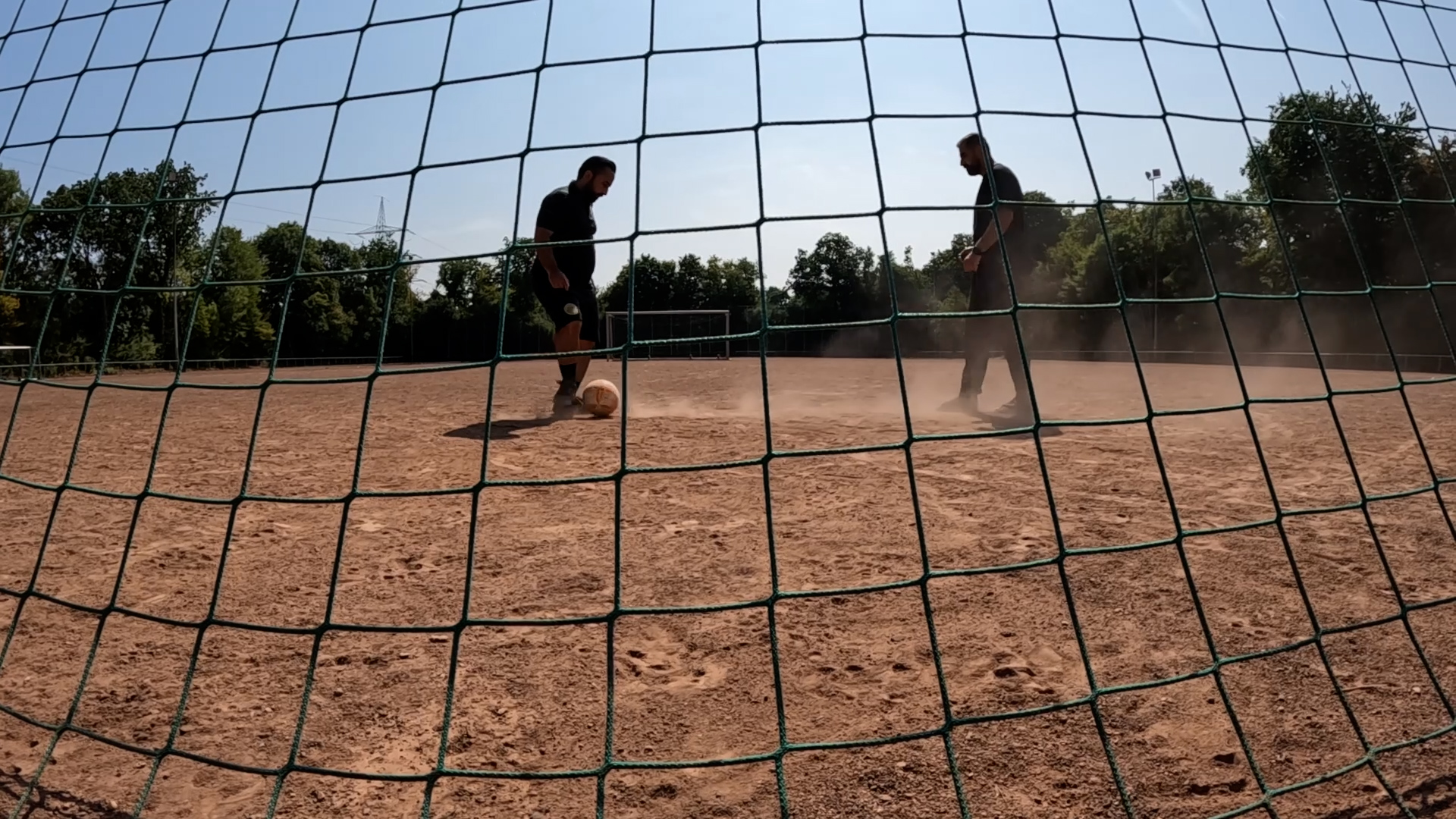 Video: Fußballclub in Not: Stromausfall und marode Plätze bedrohen Vereinsexistenz