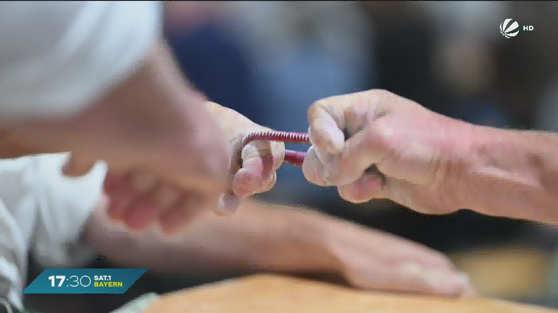 Fingerhakeln in Mittenwald: Bayerische Meisterschaft voller Tradition