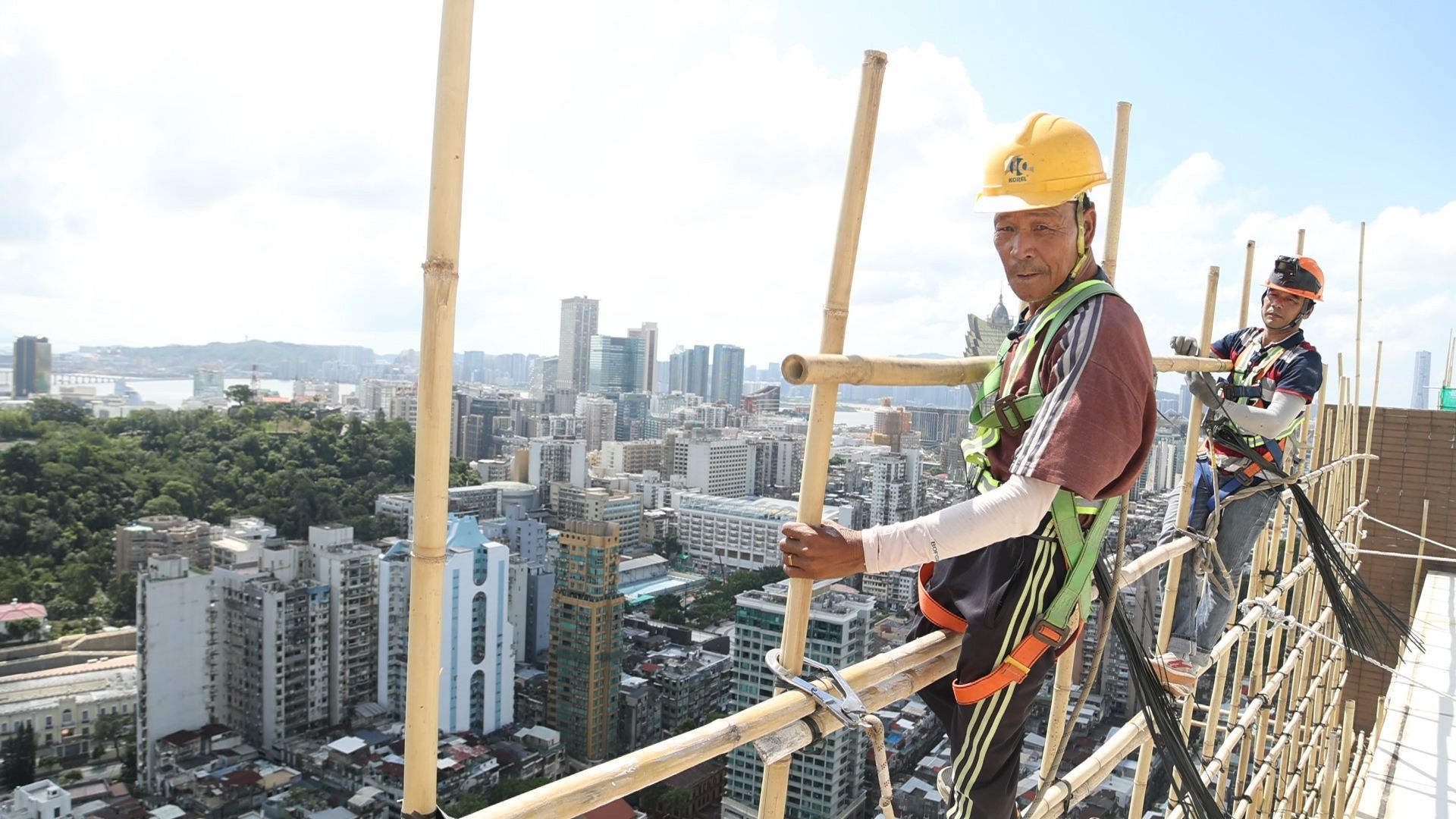 Bamboo Scaffold Builder: Working at Dizzying Heights