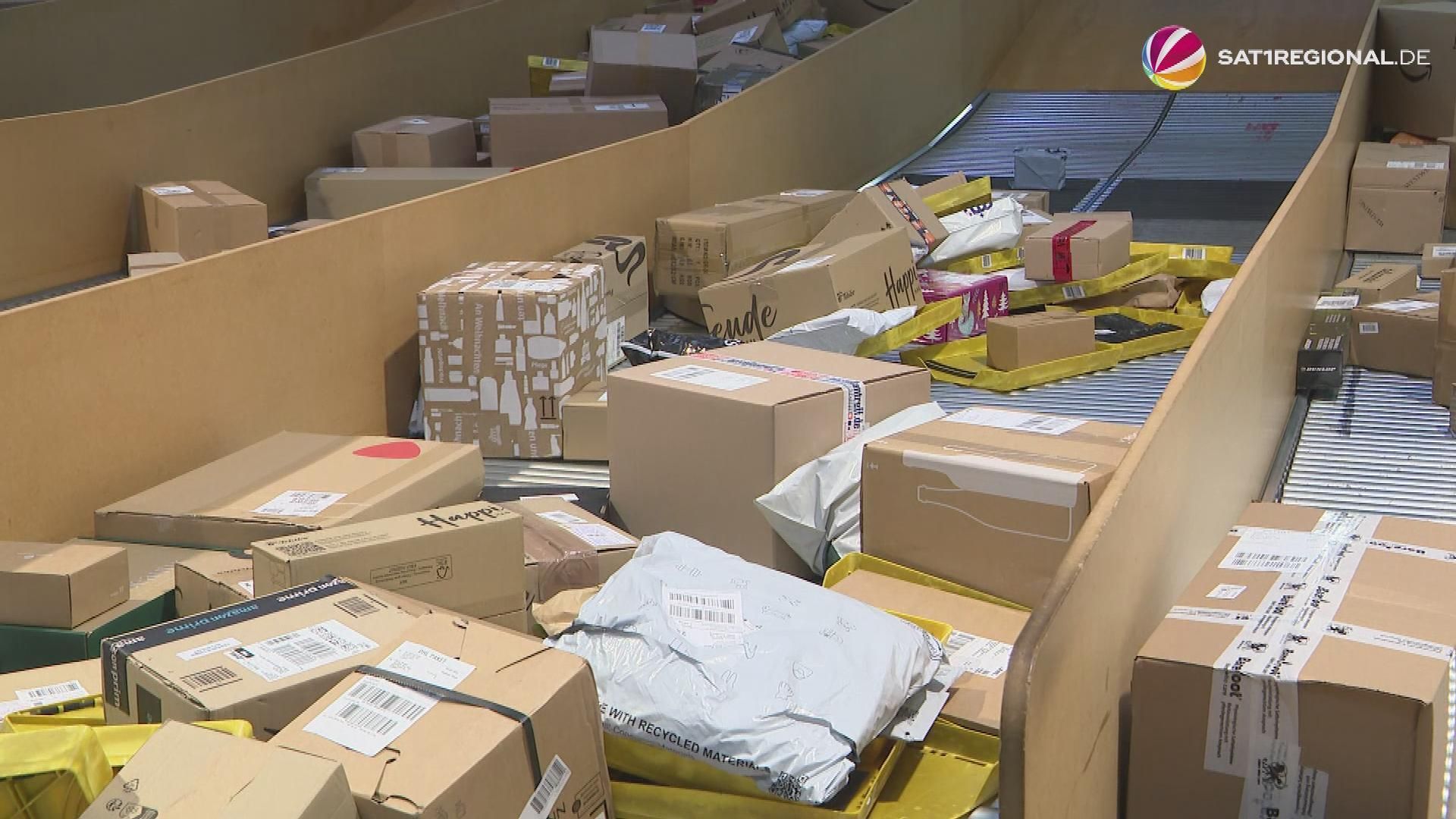 Video: Weihnachtsansturm bei der Post: Rekordmenge an Paketen