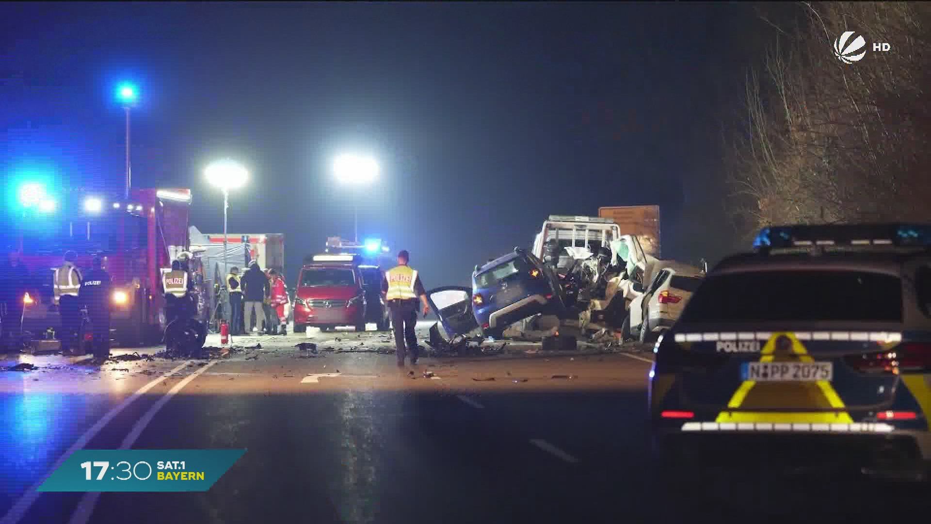 Video: Horror-Unfall kurz vor Weihnachten: Drei Tote bei Frontal-Crash auf B2