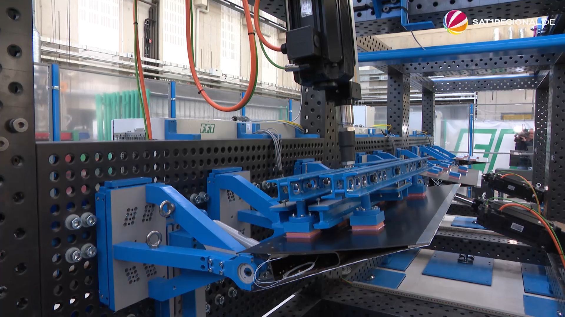 Video: Neuer Prüfstand für Flugzeugflügel in Bremen