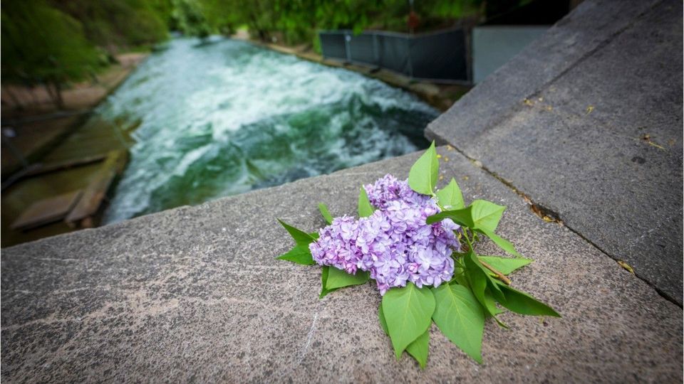 Surferin nach Eisbach-Unfall in München gestorben