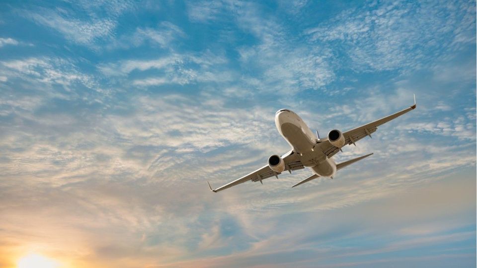 Turbulenzen im Flugzeug: 5 hilfreiche Tipps