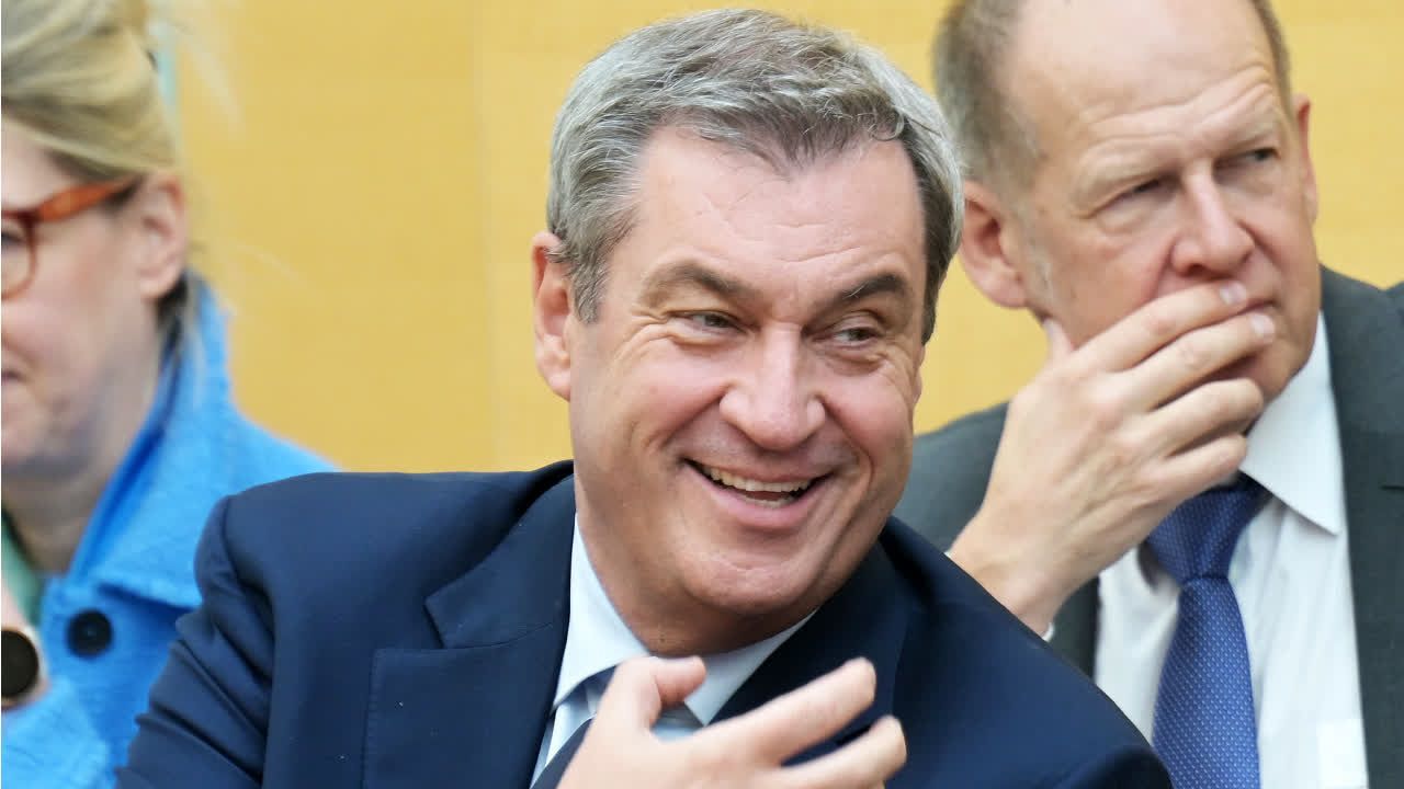 Video: Bayern führt Hymnenpflicht an Schulen ein