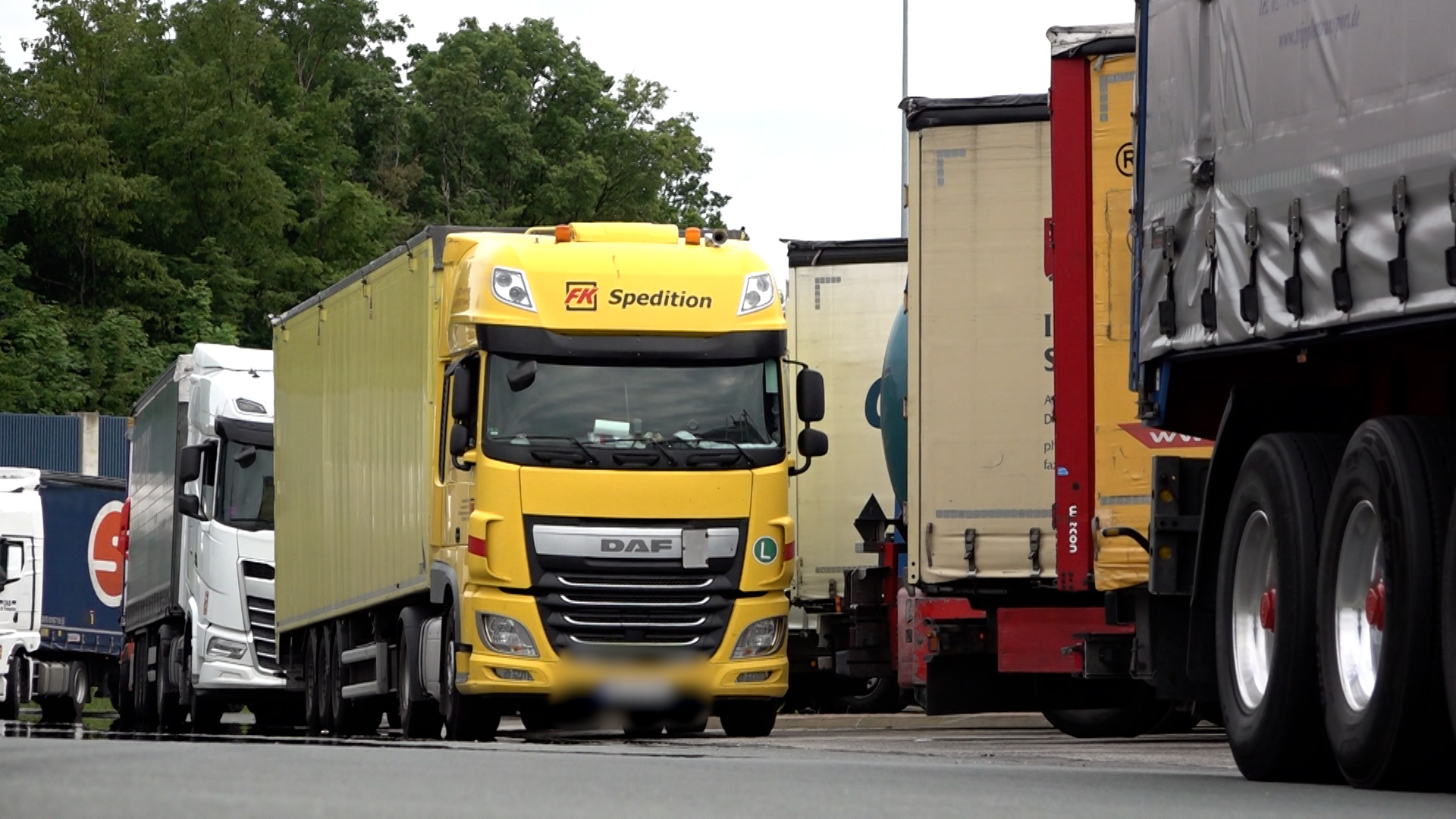 Video: Parkplatz-App für LKW-Fahrer zeigt leere Parkplätze