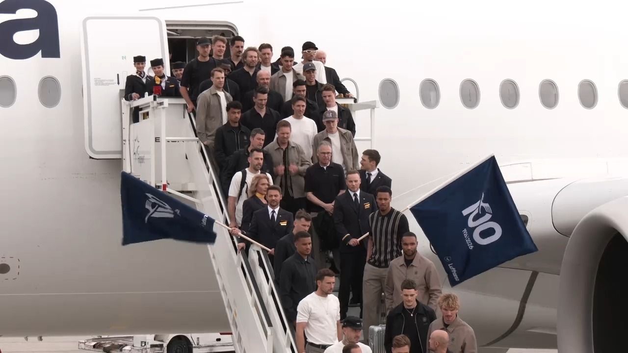 Video: Mission Fußball-WM gestartet: DFB-Team fliegt in die USA