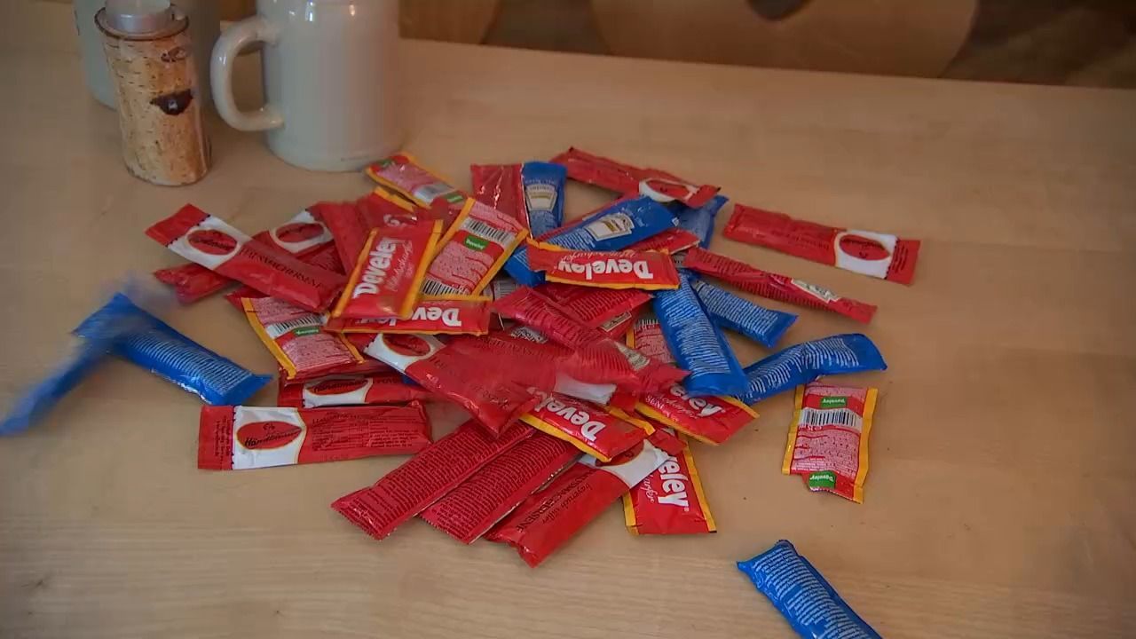 Video: Weniger Müll: EU verbietet Ketchup-Portions-Päckchen