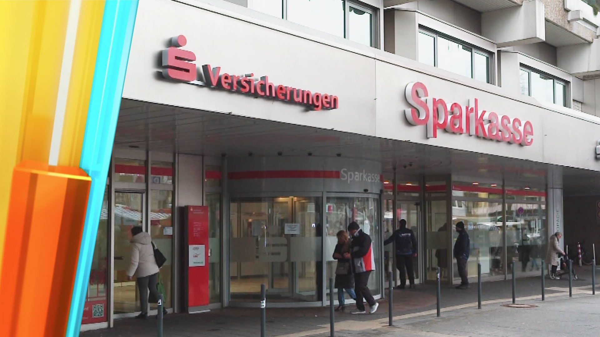 Video: Gelsenkirchen: Sparkasse hat nach Millionen-Raub wieder geöffnet