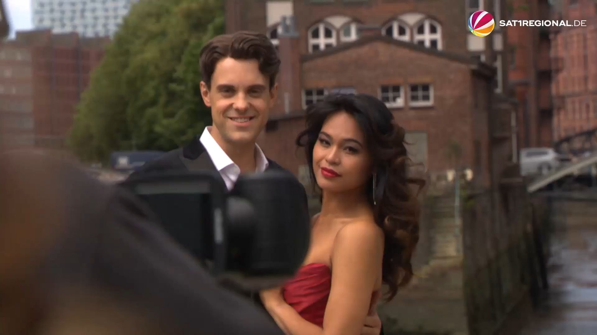 Video: "Moulin Rouge"-Musical in Hamburg: Wir treffen die Hauptdarsteller