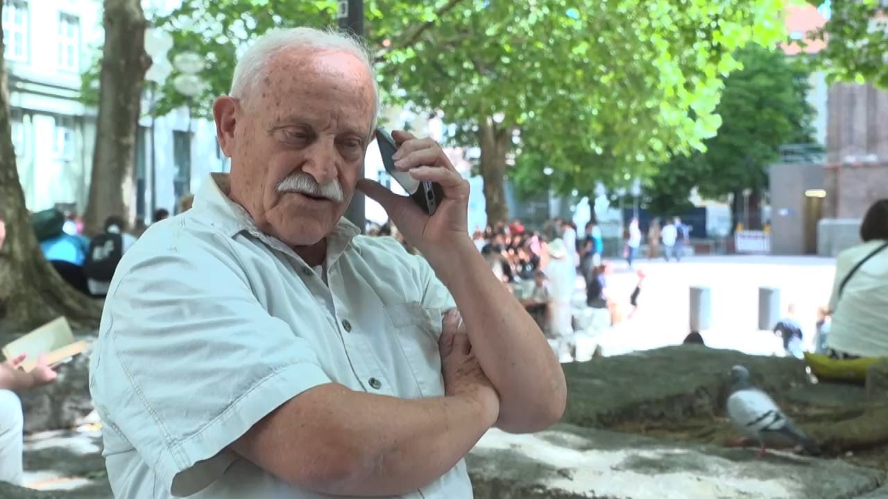 Video: Schockanruf vereitelt: Rentner schnappt Telefonbetrüger