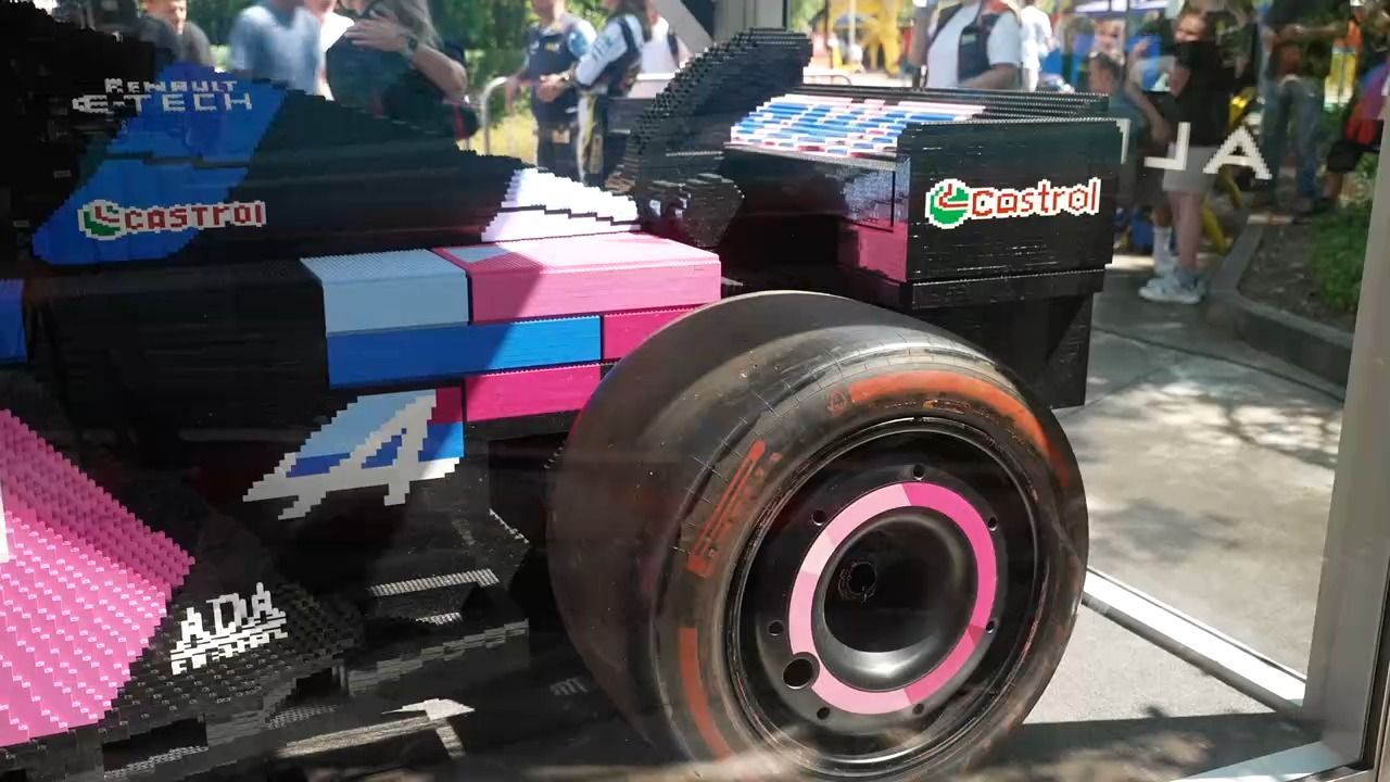 Video: Begeisterung im Legoland: Formel-1-Rennwagen aus Lego