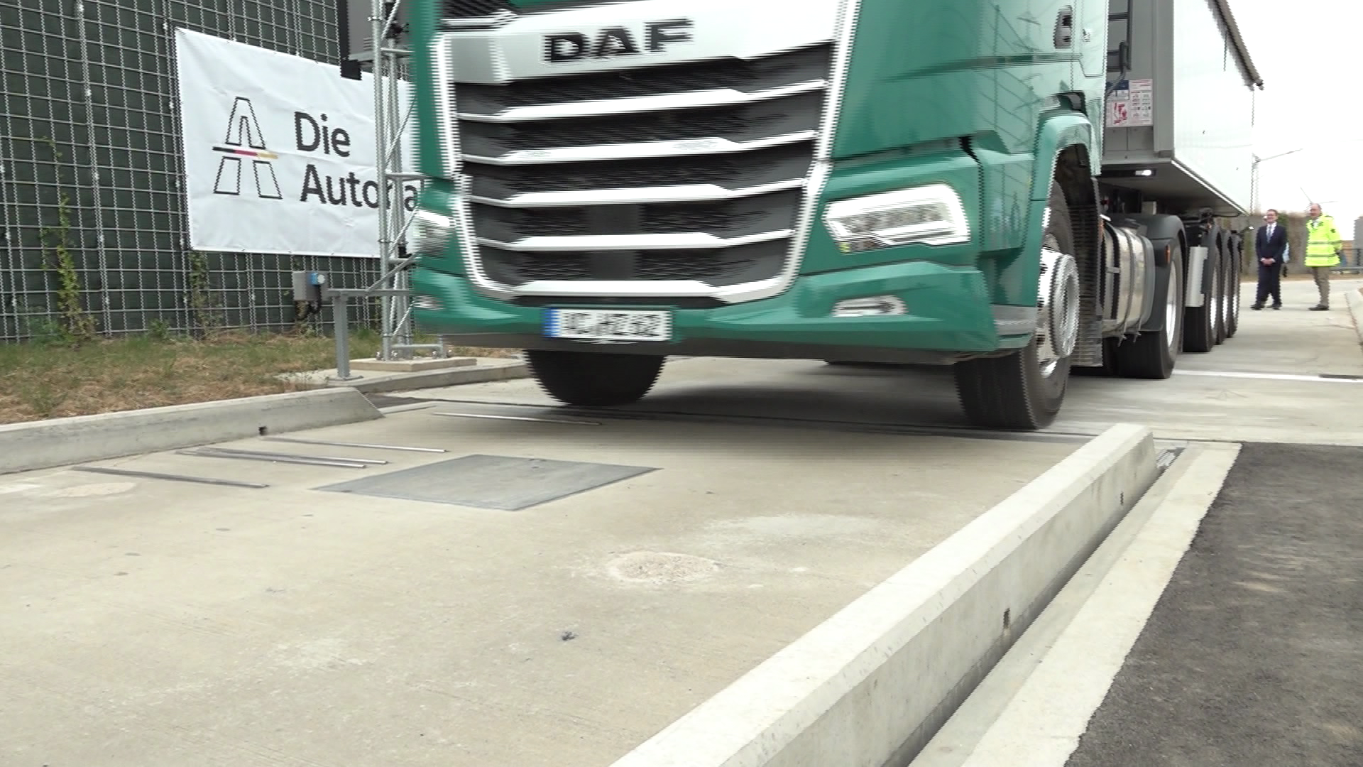 Video: Hightech gegen Übergewicht: Waage wiegt 90 LKW pro Stunde