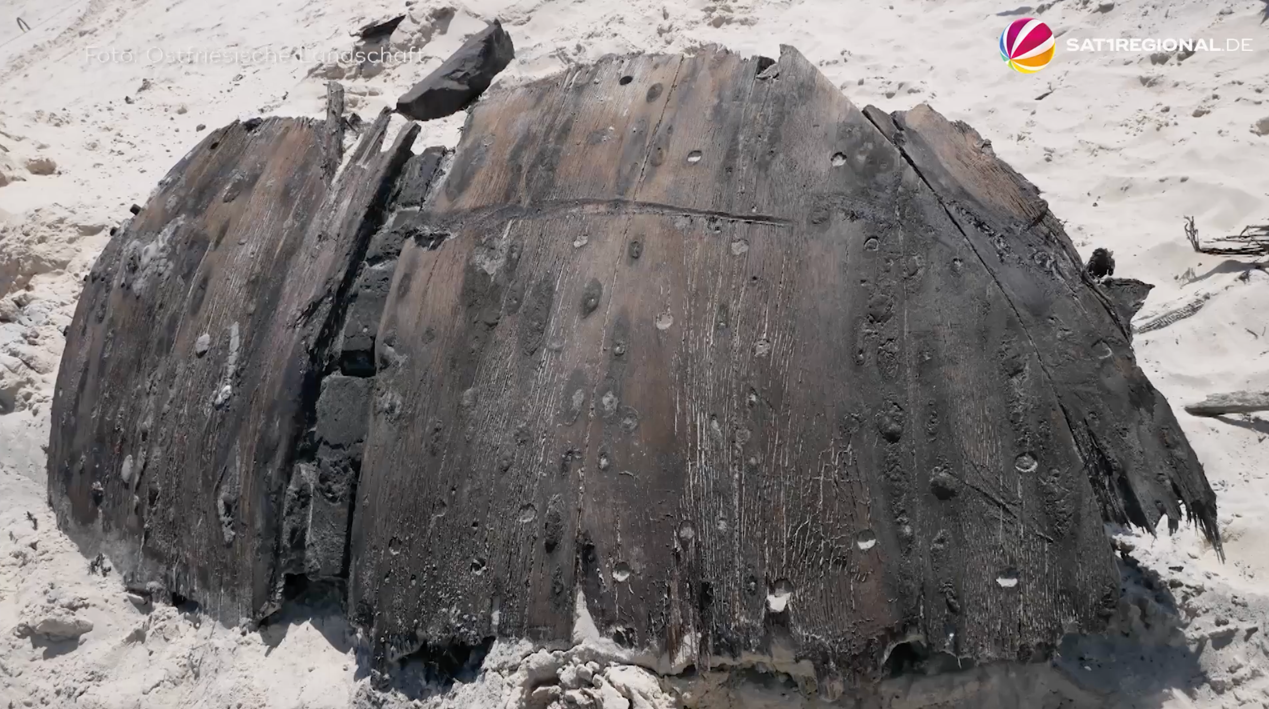 Video: Teile eines alten Schiffswracks auf Norderney gefunden