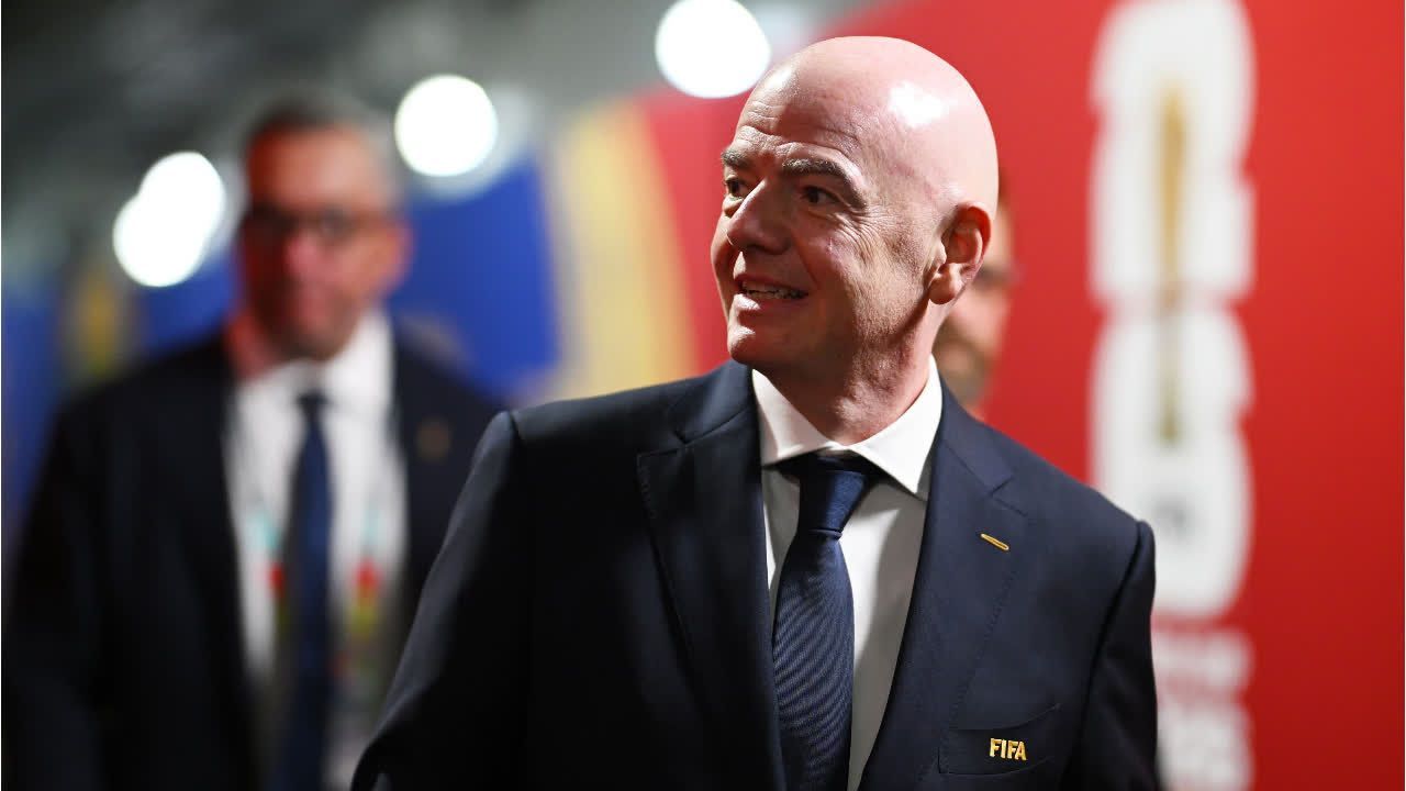 Video: FIFA stärkt Infantino den Rücken