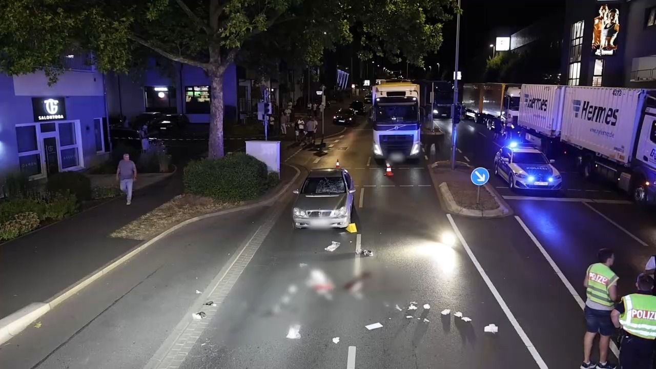 Video: Schwerer Unfall in Aschaffenburg: Fußgänger in Lebensgefahr
