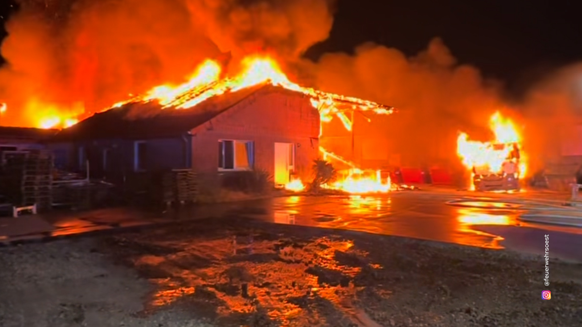 Video: Millionenschaden nach Hallenbrand in Soest