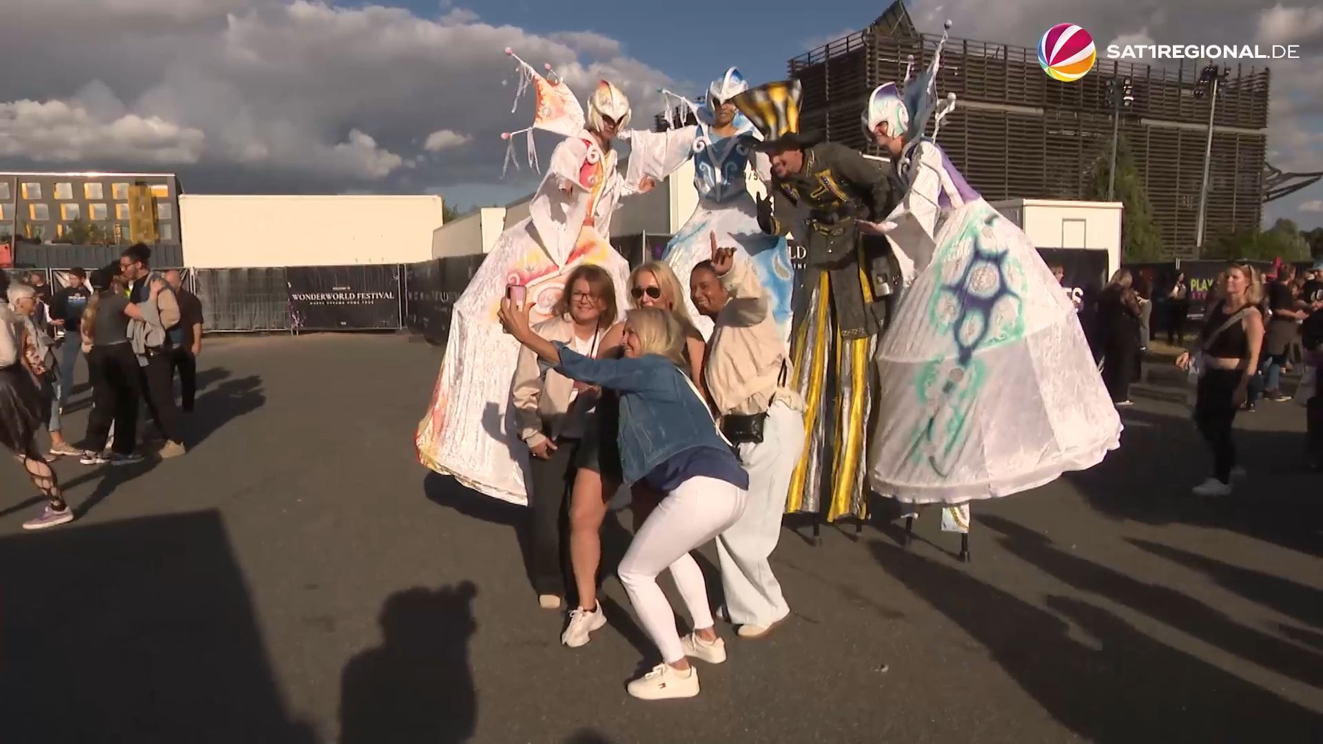 Video: Wonderworld Festival 2026: Tausende Elektrofans feiern auf altem Expogelände in Hannover