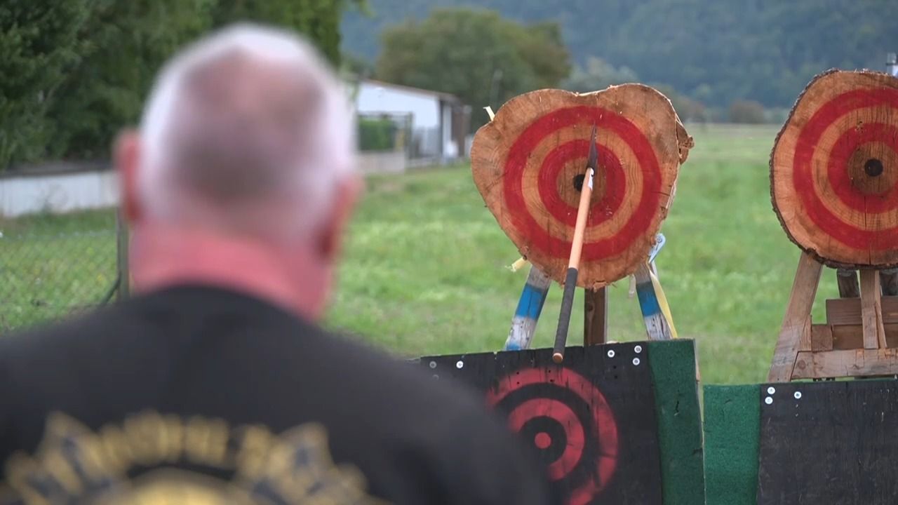 Video: Deutscher Meister mit der Axt: Mittelfranke trifft ins Schwarze