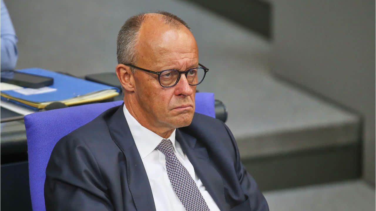 Video: Merz unter Druck: Rücktritt gefordert