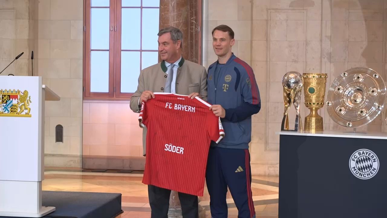 Video: FC Bayern in der Staatskanzlei: Söder ehrt Frauen- und Männer-Team