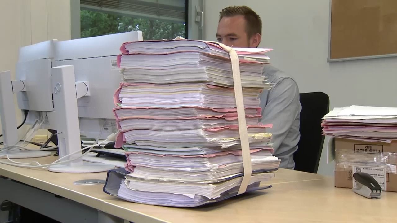 Video: Überlastete Justiz: Knapp 90.000 Verfahren in Bayern offen