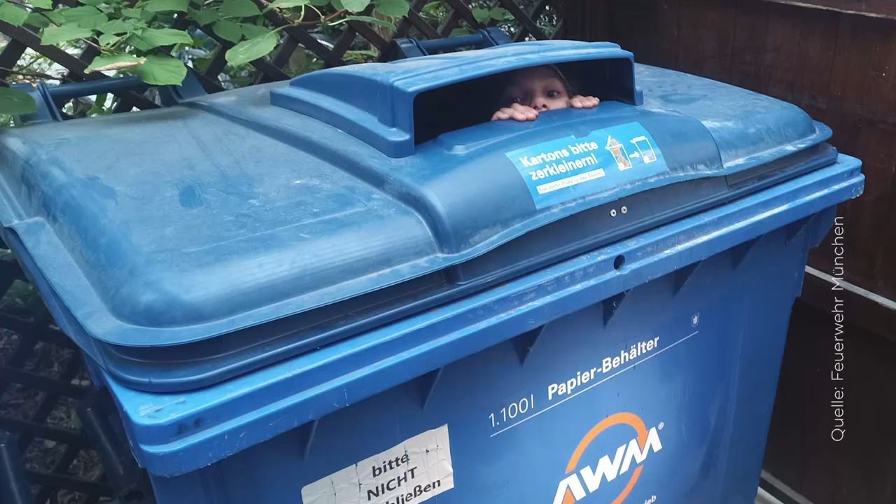 Video: Feuerwehr-Einsatz in München: Siebenjähriger in Papiertonne