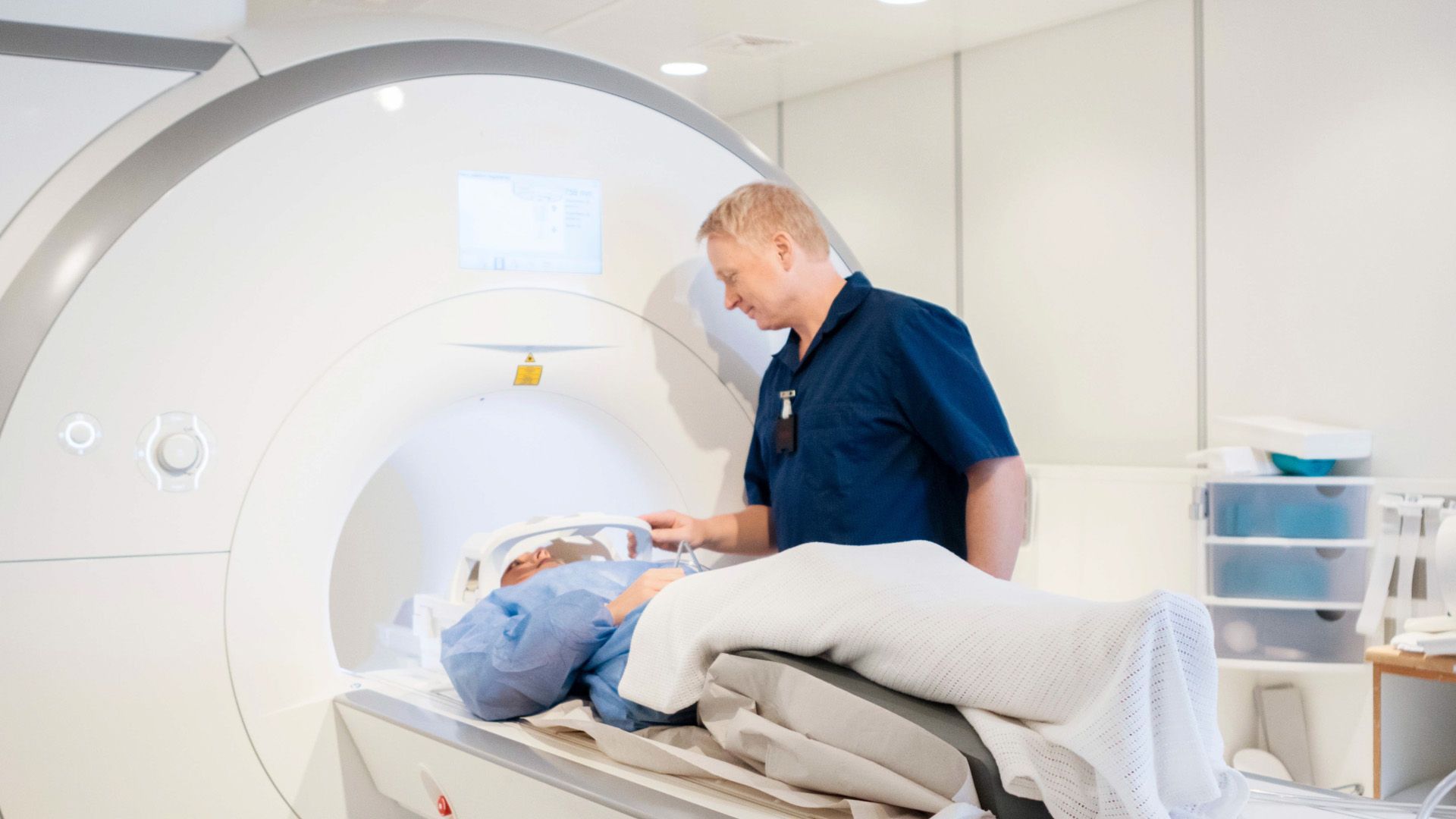 Video: Arzttermin: Bald Ende der langen Wartezeit?