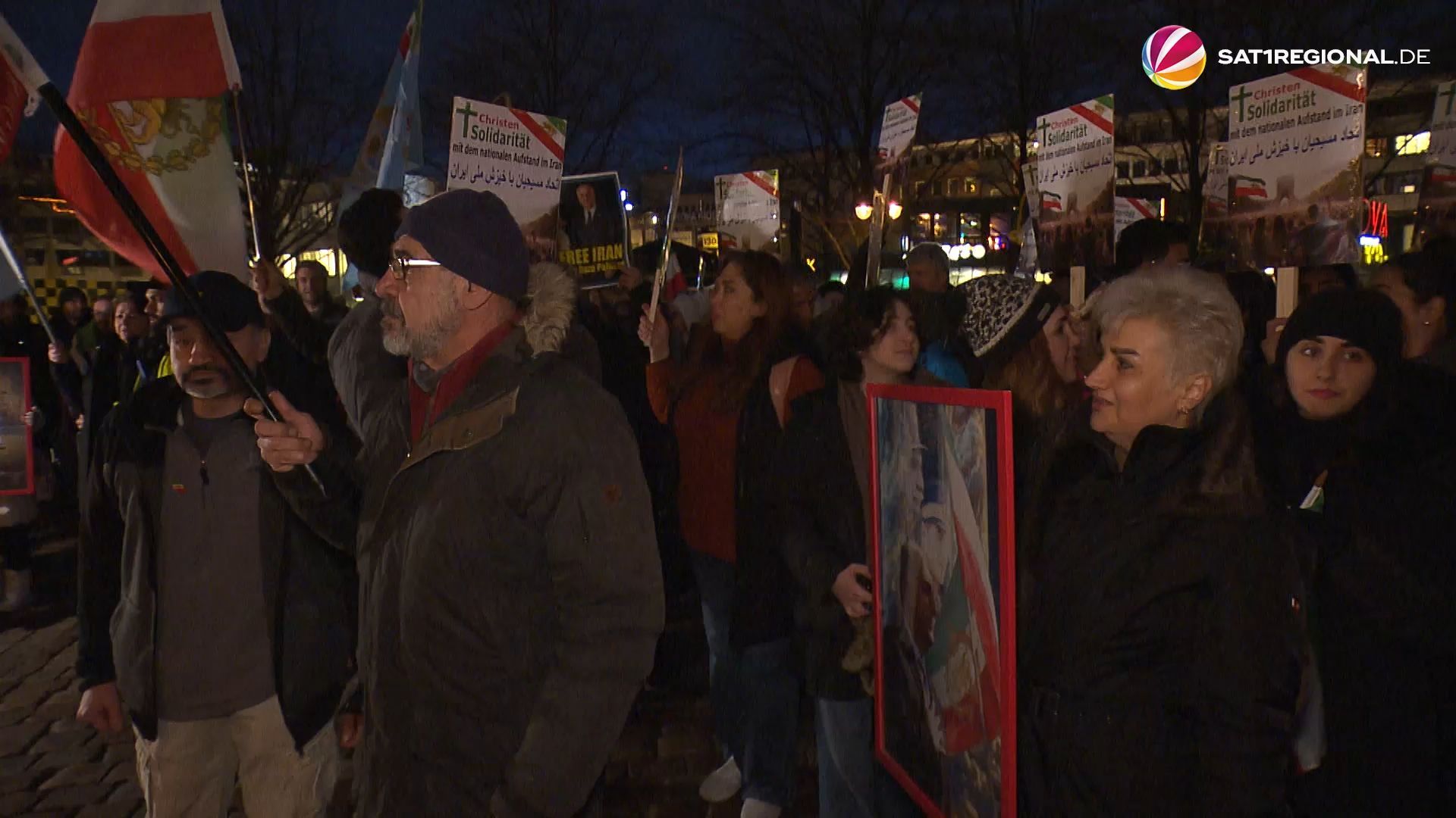 Video: Proteste gegen Mullah-Regime: Iraner gehen auch in Hannover auf die Straße