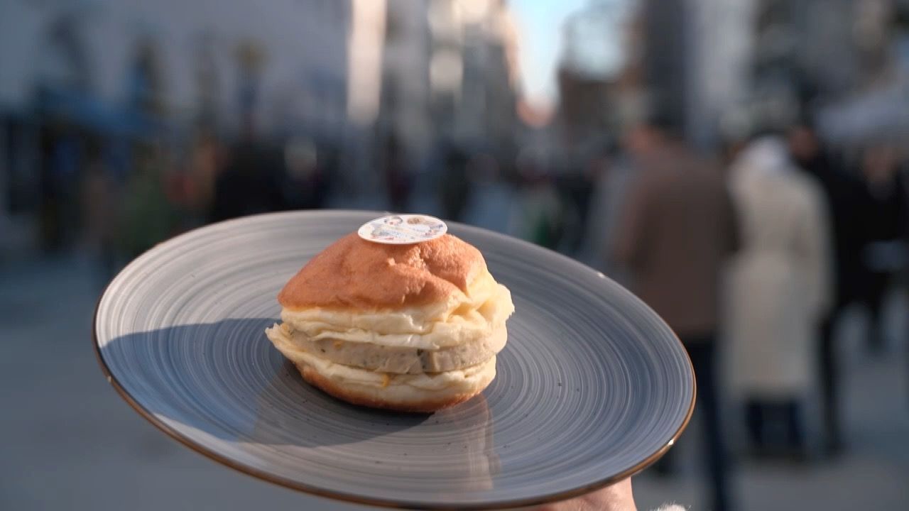 Video: Krapfen mit Weißwurstfüllung: Münchner kreieren neue Krapfensorte