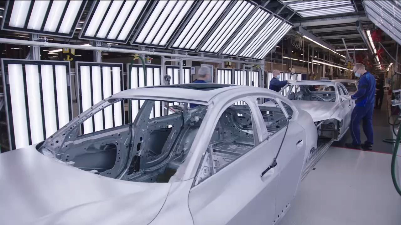 Video: Autoindustrie unter Druck: Welche Strategie ist die Richtige?