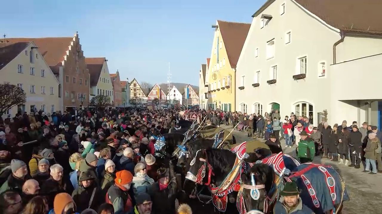 Video: Berchinger Roßmarkt: Tausende bei größtem bayerischem Wintervolksfest