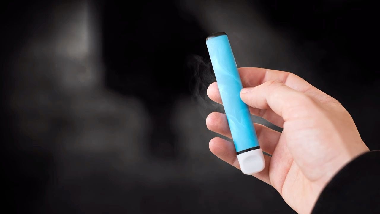 Video: Drogen in E-Zigaretten? Zwei Vape-Vorfälle in Niederbayern