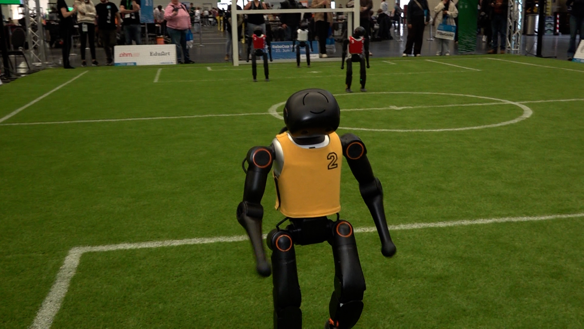 Video: Roboter-Kicker in Köln