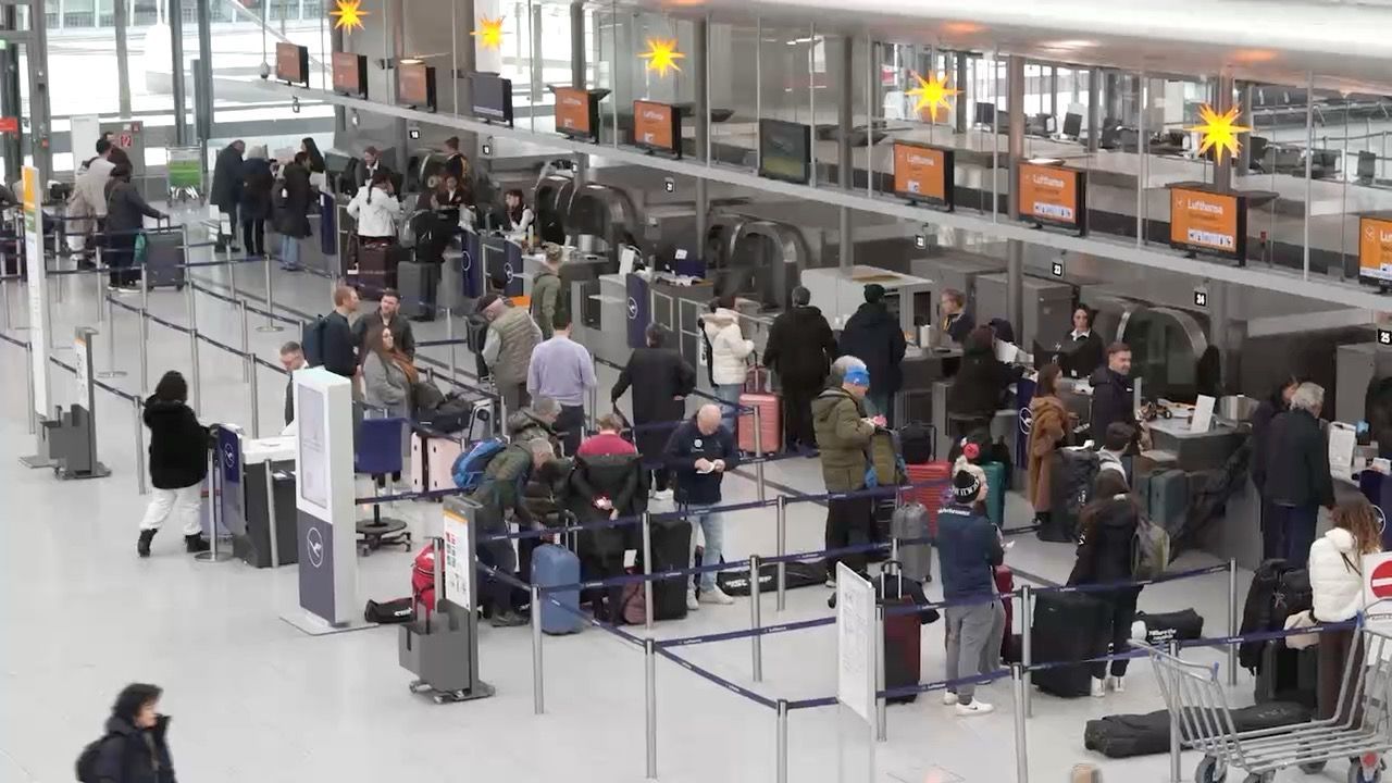 Video: Osterferien starten: Ansturm auf Bayerns Flughäfen
