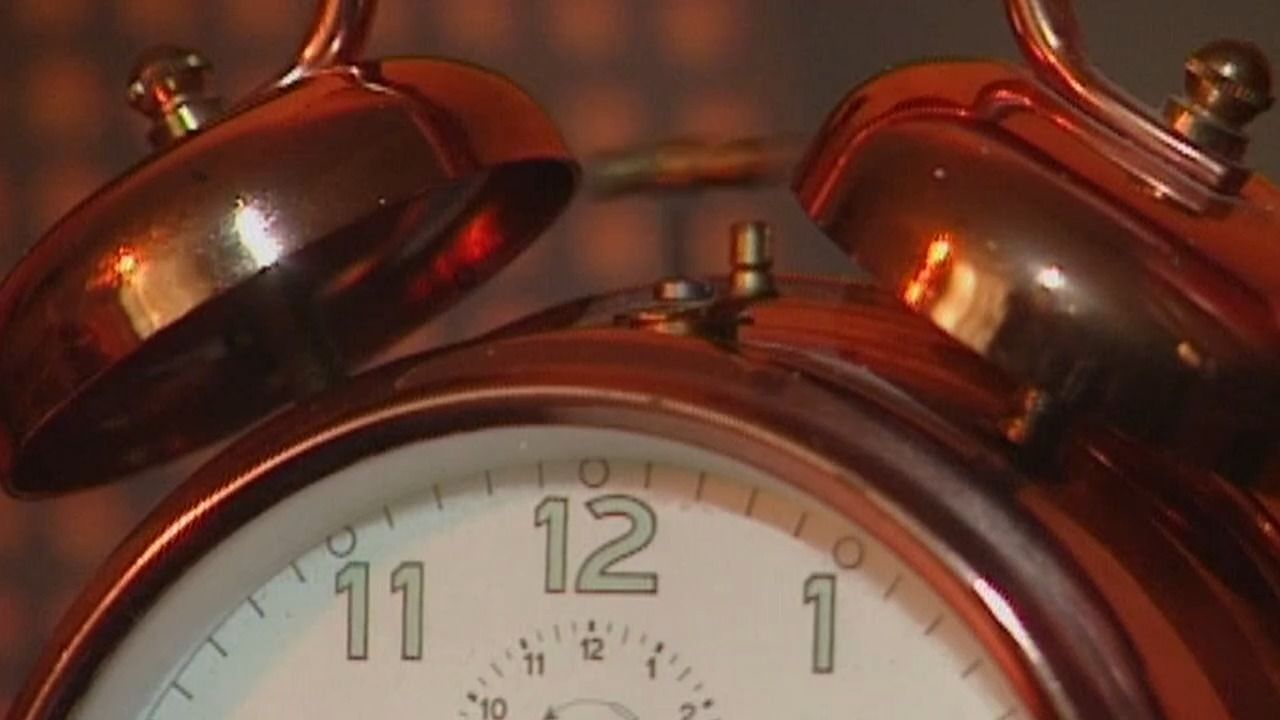 Video: Schlafprobleme nehmen zu: Experte gibt Tipps für besseren Schlaf