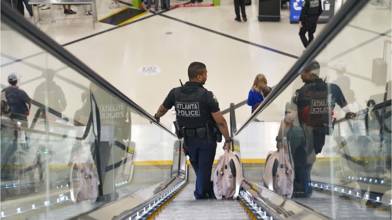 Video: Trumps neue Maßnahme: ICE an US-Flughäfen