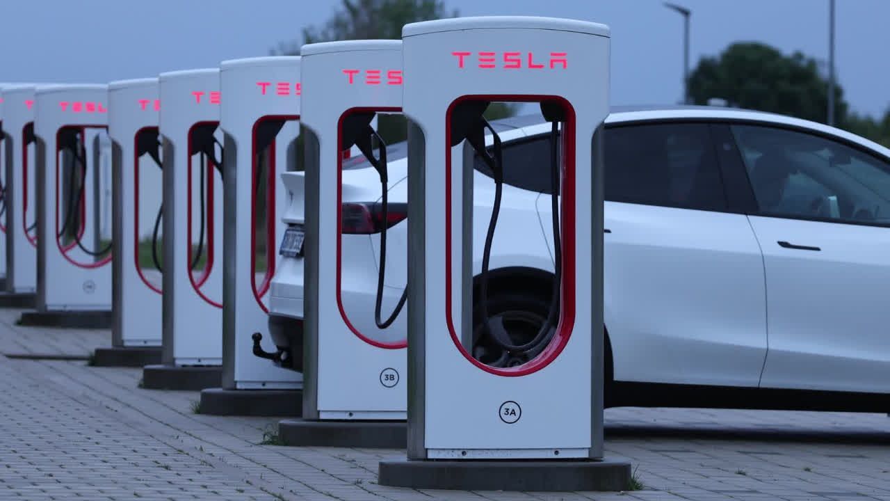Video: E-Auto-Prämie: 100.000 Haushalte profitieren