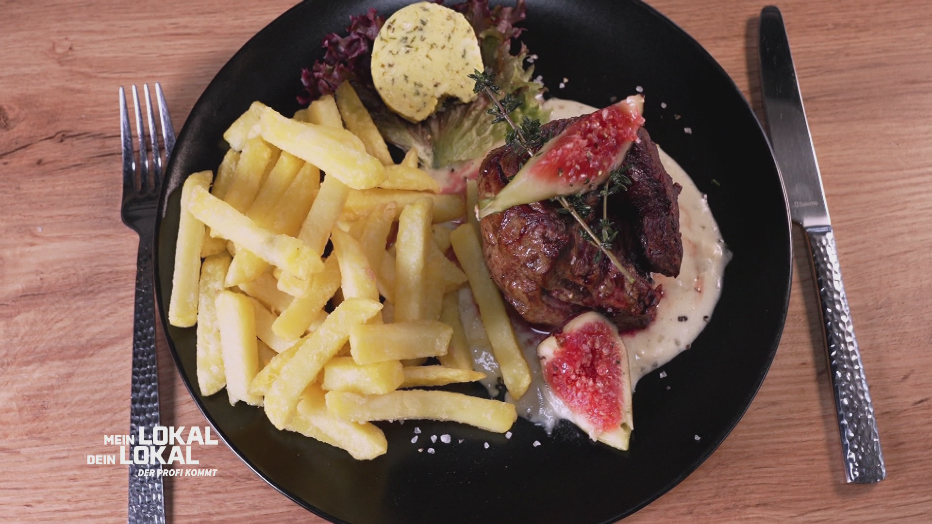 The main courses like schnitzel, tagliatelle, and beef fillet are highly praised