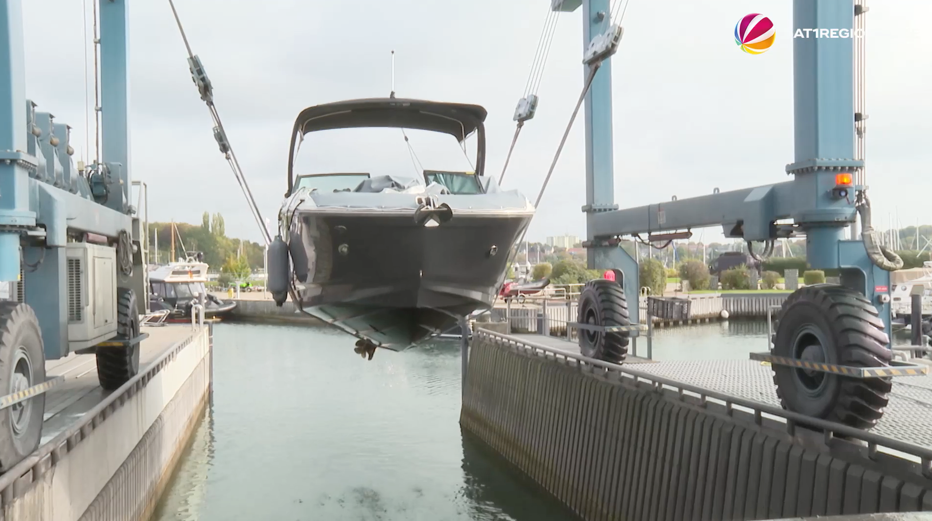 Video: Aufslippen der Boote in der Ancora Marina in Neustadt