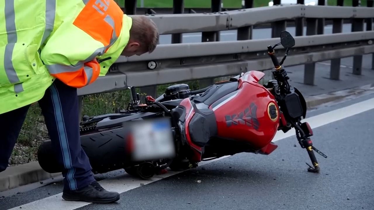 Video: Tödlicher Unfall bei Forchheim: Motorradfahrer stirbt auf A73
