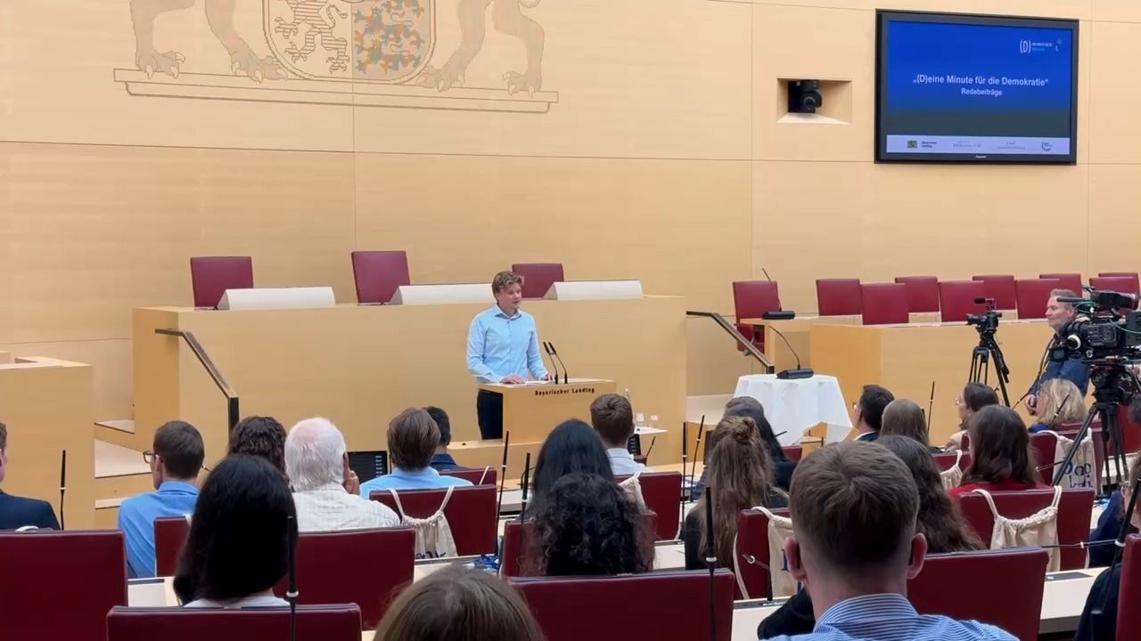 Video: (D)eine Minute für die Demokratie: Jugendliche zu Gast im Landtag